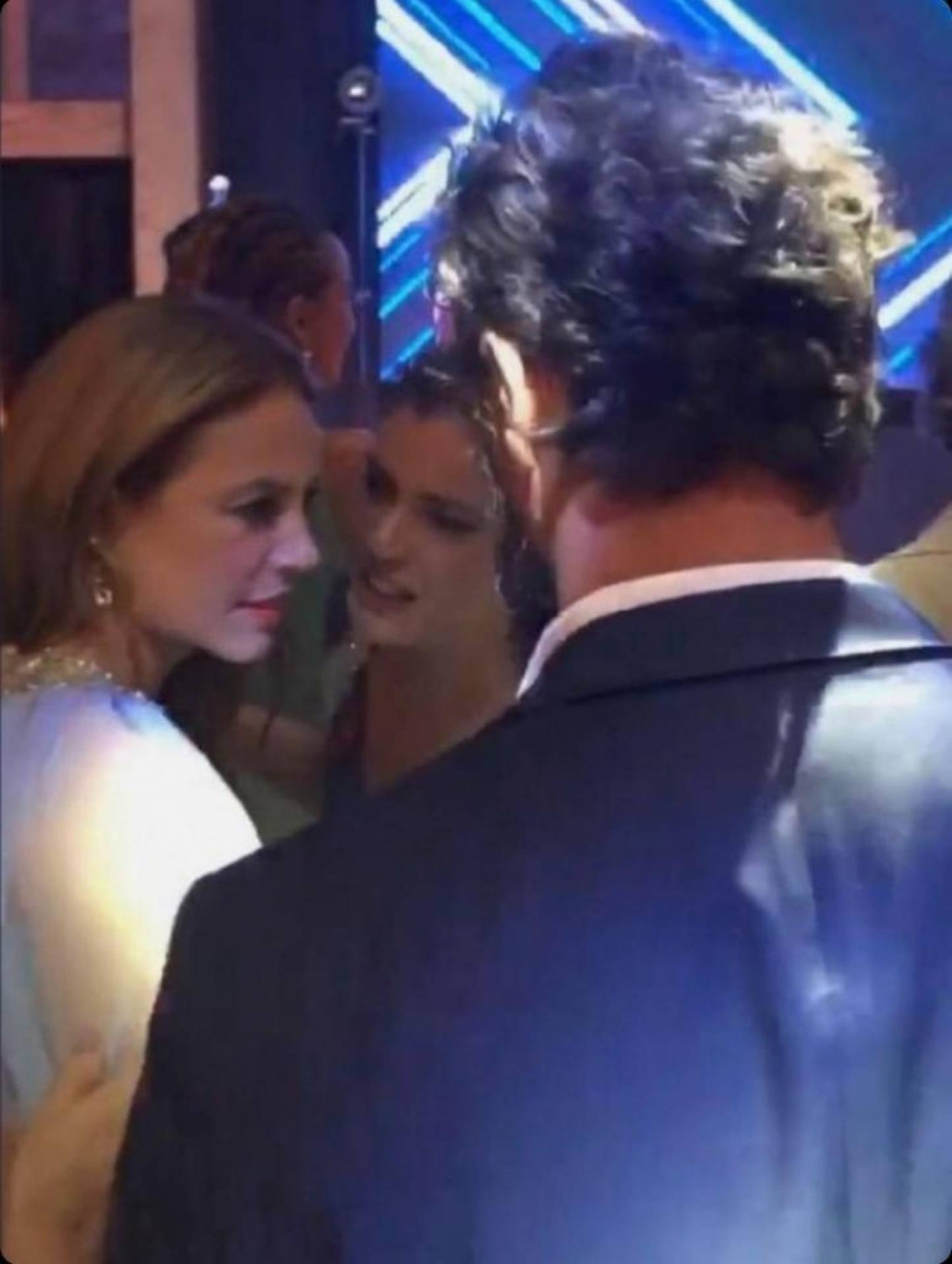 Paolla Oliveira e Douglas Maluf no casamento do maquiador Alê de Souza