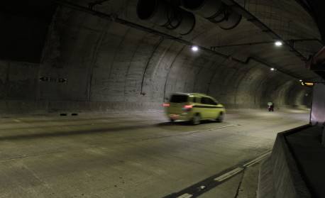 PM fecha túnel por alerta de assalto e um homem é preso
