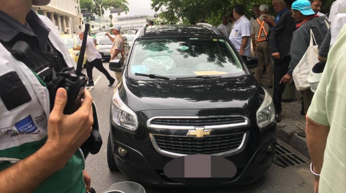 Homem foi preso na saída do Santos Dumont por tentativa de roubo de moto e carro - Divulgação