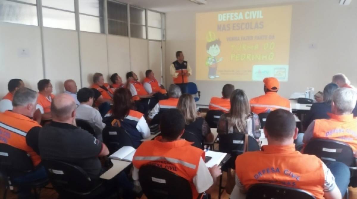 Os números do Defesa Civil nas Escolas no último semestre chamam a atenção. Foram mais de 20 mil alunos envolvidos em 631 atividades - Divulgação/Prefeitura de Petrópolis