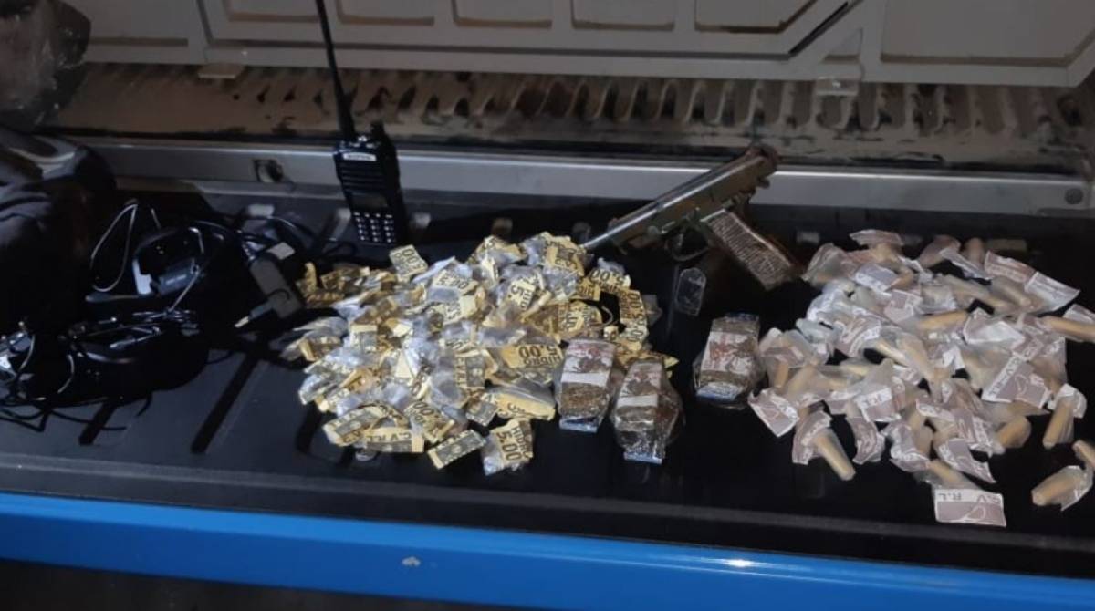 Material apreendido na comunidade do Inferninho, em Piratininga, Niterói - Divulgação/PMERJ