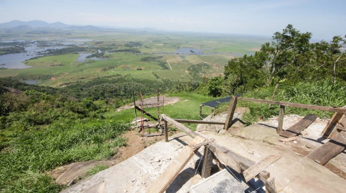 A nova pista de voo livre do Morro de Itaoca, na APA da Serra de Itaoca, vai atender a especificações para a realização de competições nacionais - Divulgação prefeitura de Campos