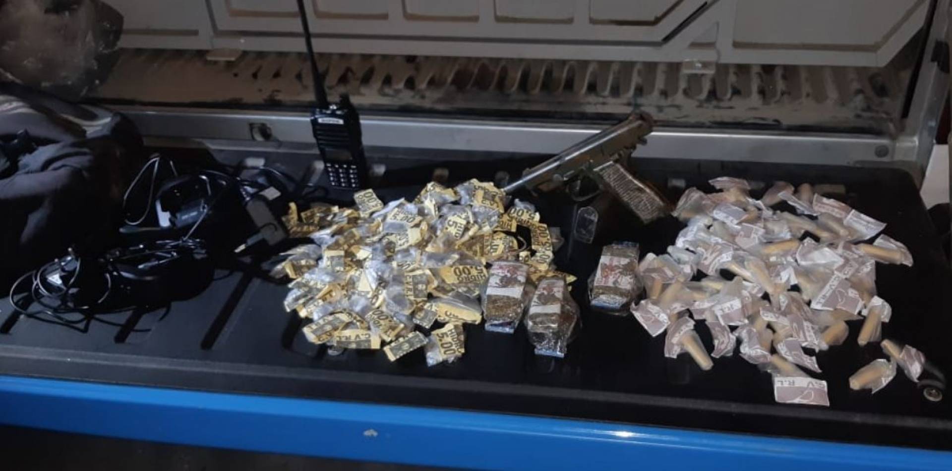 Material apreendido na comunidade do Inferninho, em Piratininga, Niter&oacute;i