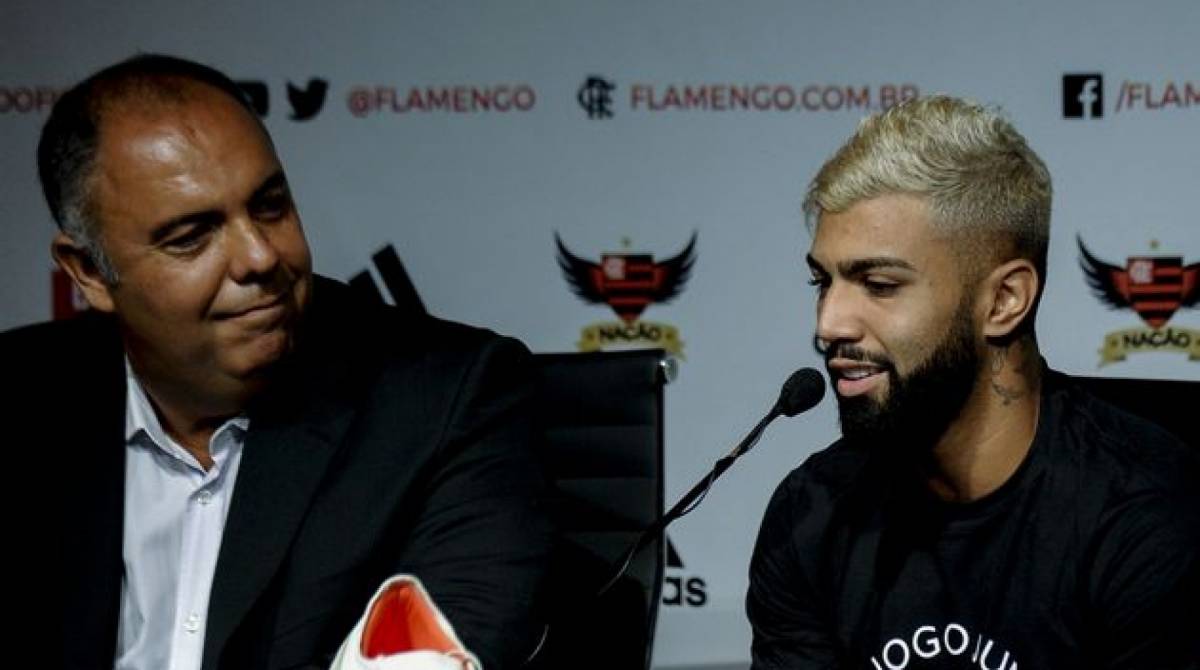 Braz e Gabigol na apresentação do atacante, em janeiro