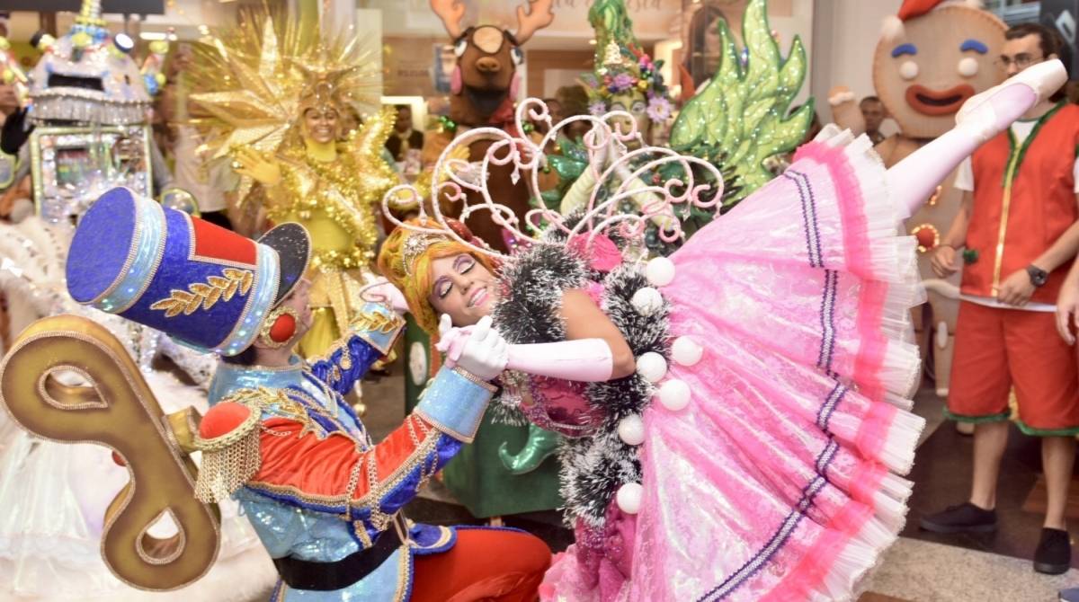 Desfile no Via Parque Shopping