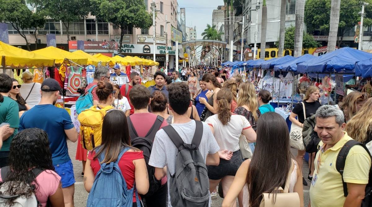 Os jovens conheceram o calÃ§adÃ£o de Nova IguaÃ§u e as feiras da roÃ§a e de artesanato