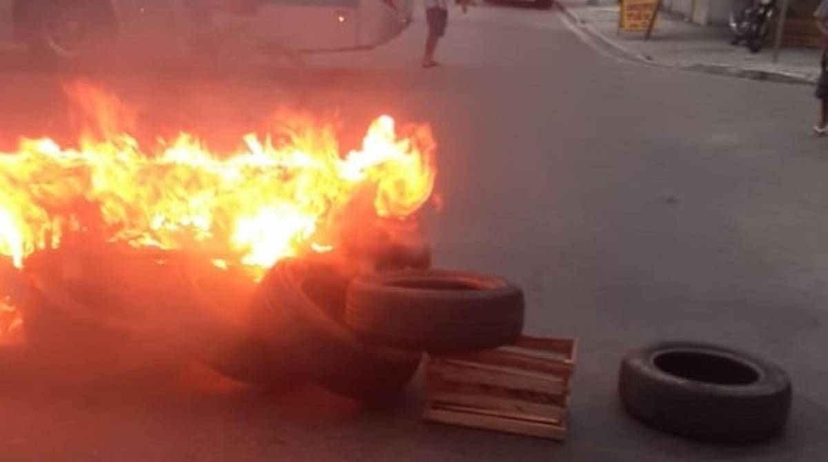 Moradores fizeram protesto - Reprodução internet 