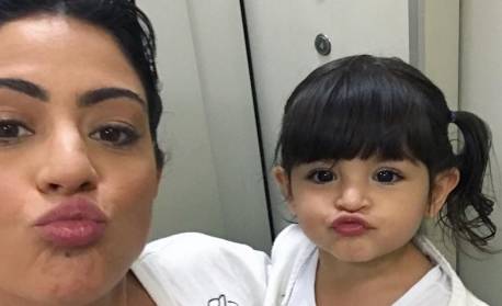 Carol Castro comemora aniversário da filha e fala sobre maternidade