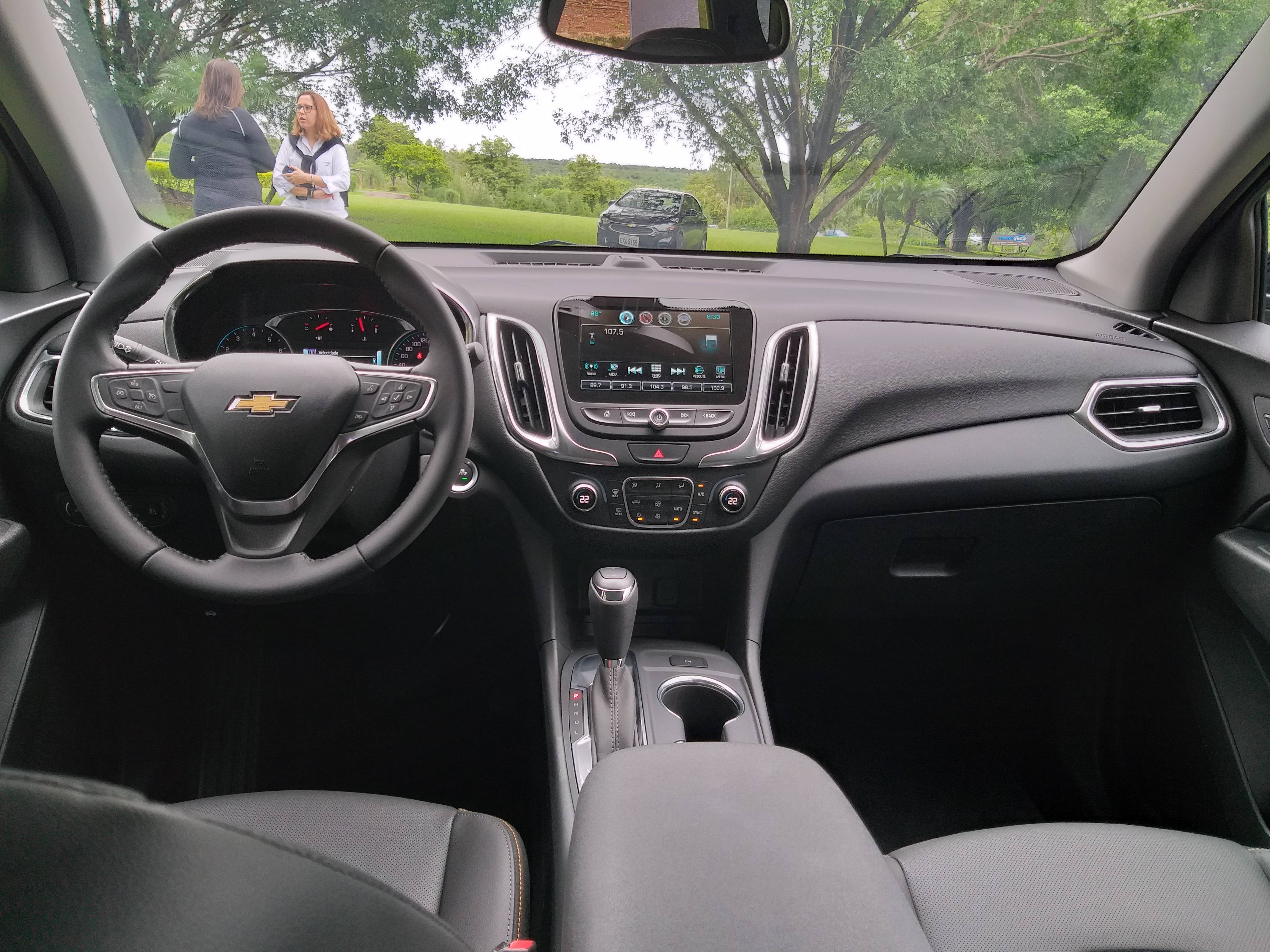 Interior da versão sombria tem todos os acabamentos escurecidos