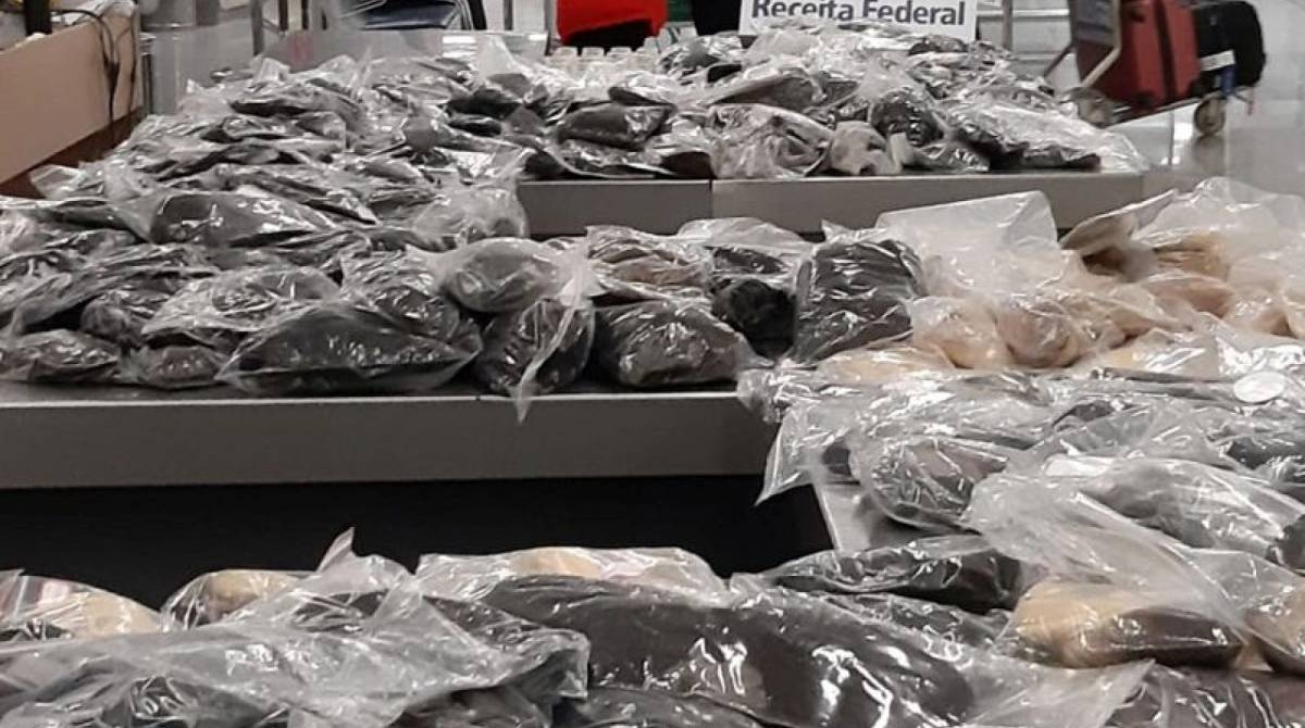 Receita Federal apreende 95kg de cabelo humano e sintético no Galeão - Divulgação 