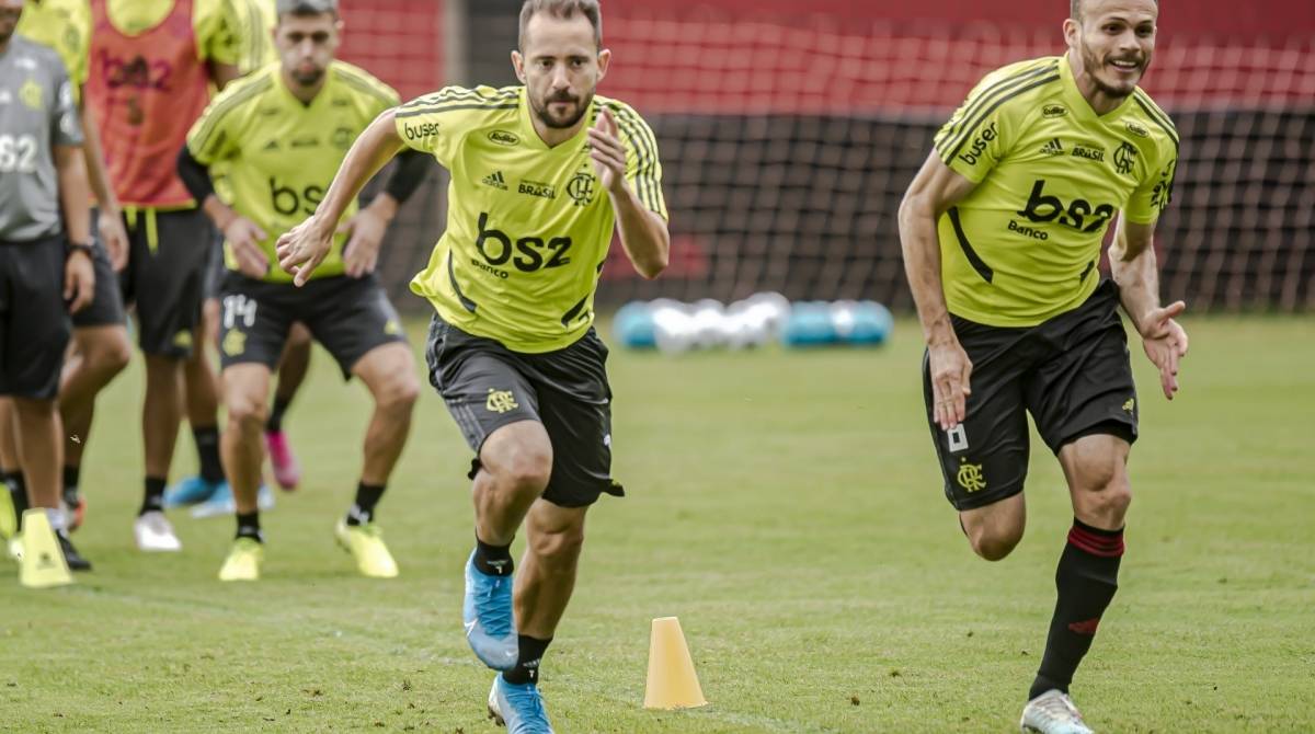 Everton Ribeiro no treino do Flamengo