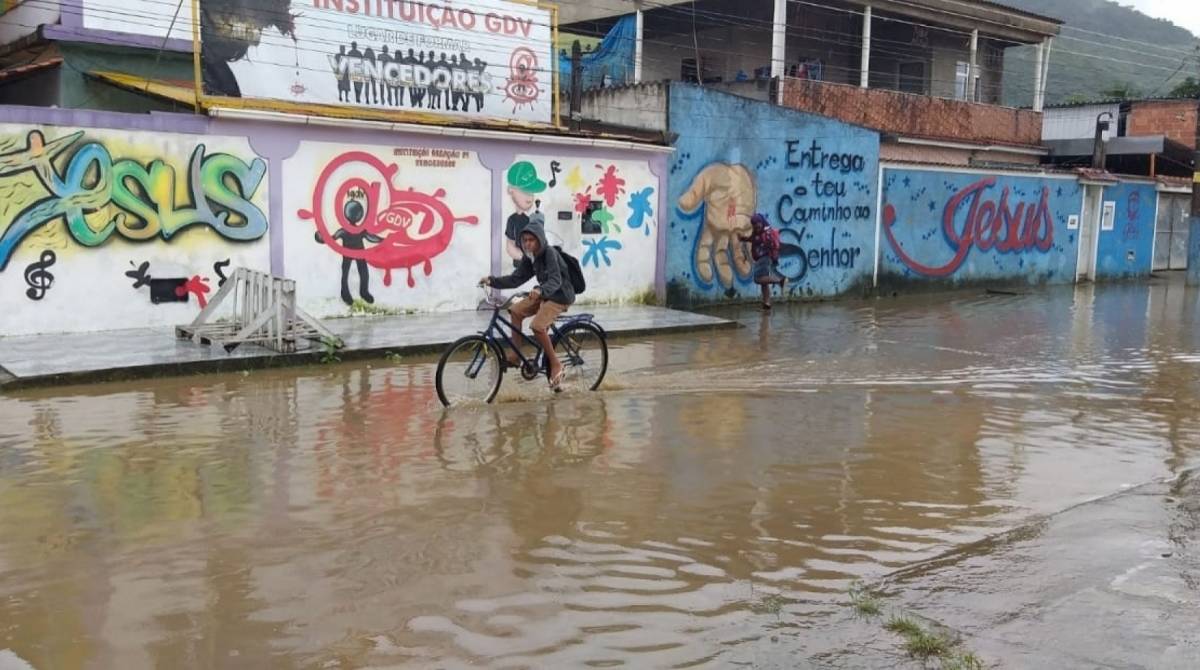 Conceição sofre com abandono da Praça - Jornal A Regiao