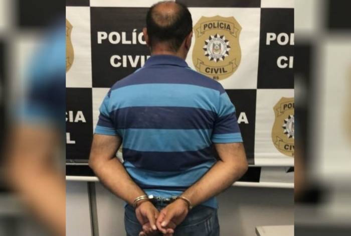 Homem foi preso após vizinhos tentarem linchá-lo