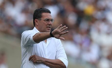 'Seria um privilégio trabalhar no Botafogo', diz Vanderlei Luxemburgo