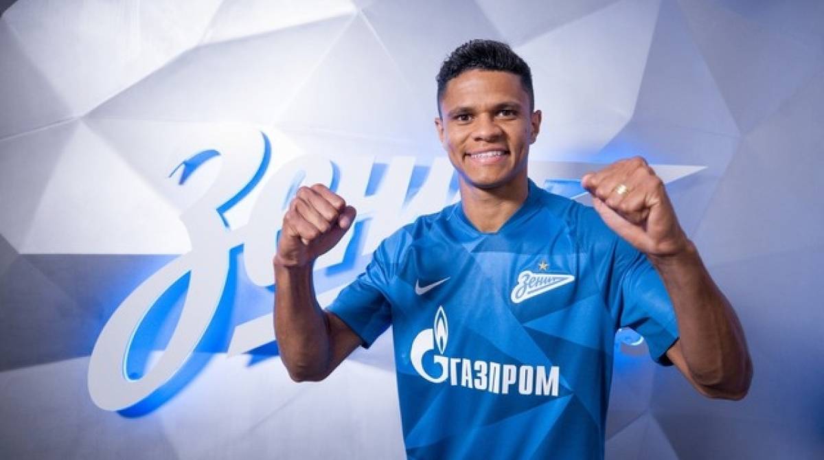 Douglas Santos é jogador do Zenit