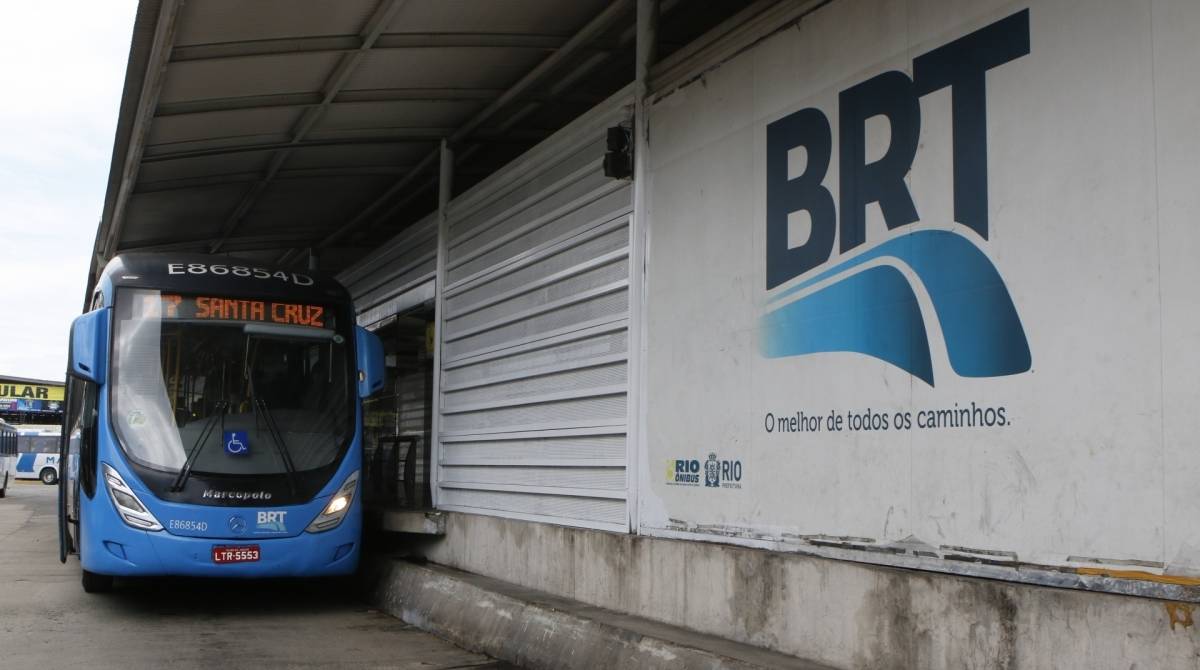 BRT &eacute; op&ccedil;&atilde;o de transporte para passageiros que querem curtir carnaval carioca - Reginaldo Pimenta / Agencia O Dia