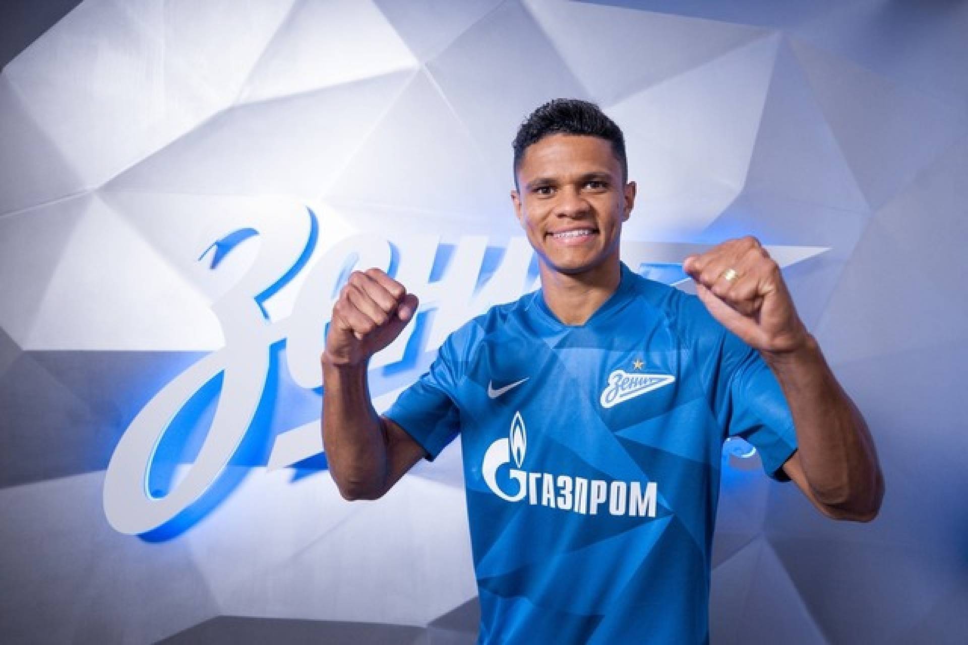 Douglas Santos &eacute; jogador do Zenit - Divulga&ccedil;&atilde;o Zenit