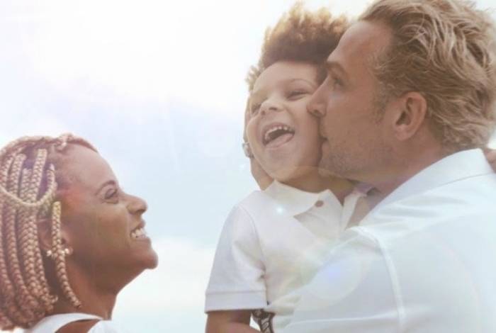 Aline Wirley, Igor Rickly e o fiho deles, Antônio - Divulgação