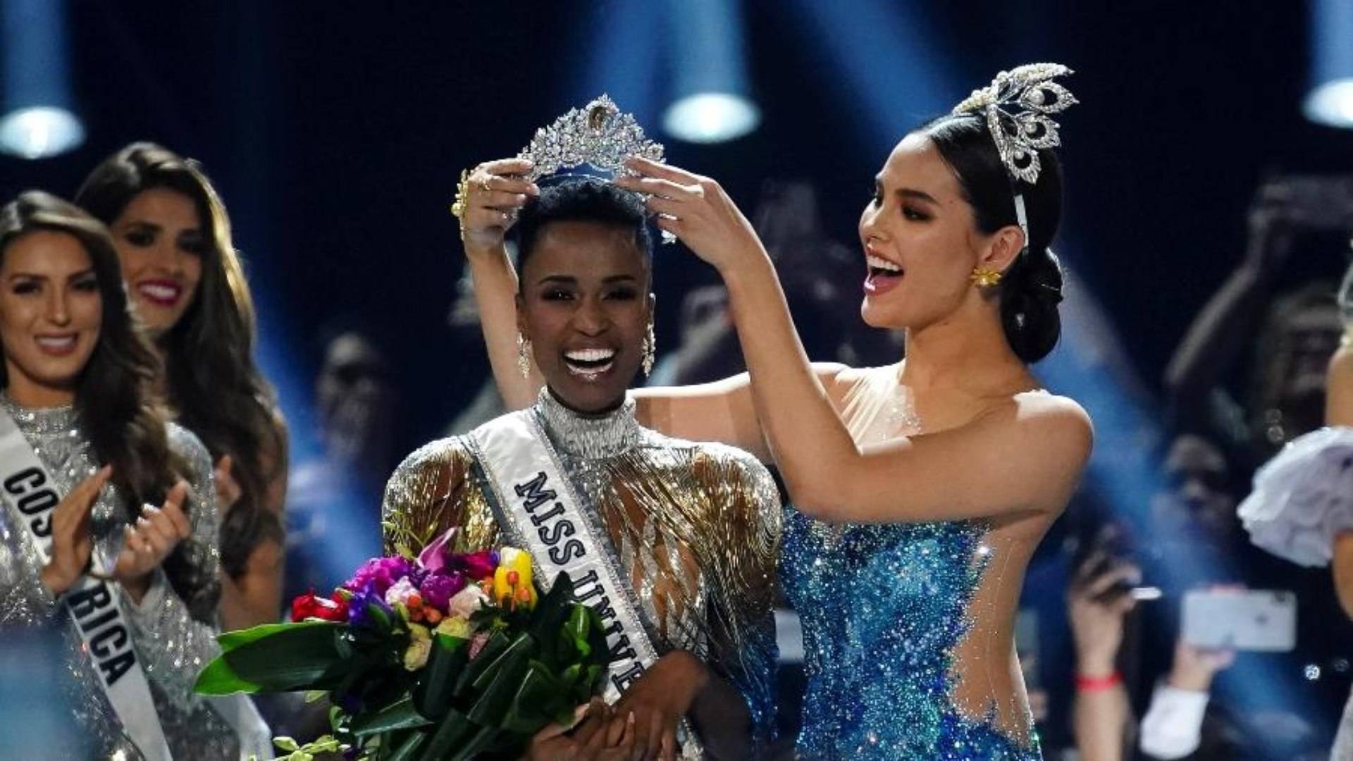 Zozibini sendo coroada no Miss Universo 2019 - Reprodução