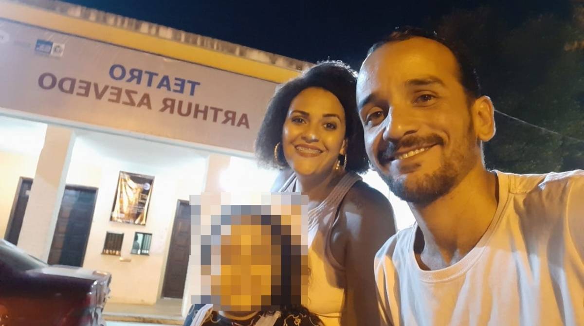 Caroline Sobrinho Souto, 30, e Vitor Martins da Cunha, 34, t&ecirc;m uma filha, Maria Rosa, de 9 anos. "Falamos que ele est&aacute; viajando a servi&ccedil;o", conta Caroline - Arquivo pessoal
