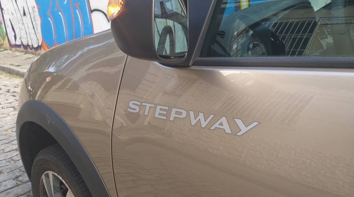 Os retrovisores do Renault Stepway tem ajustes elétricos 