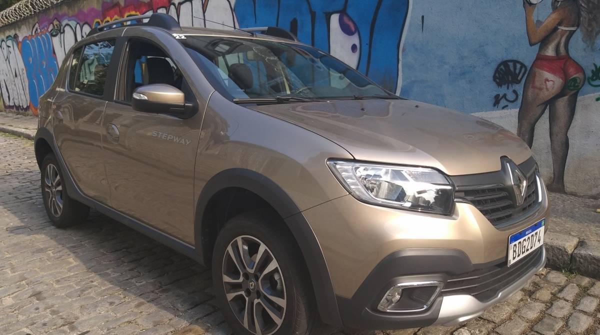 A assinatura de LED do Stepway tem design que simula um 