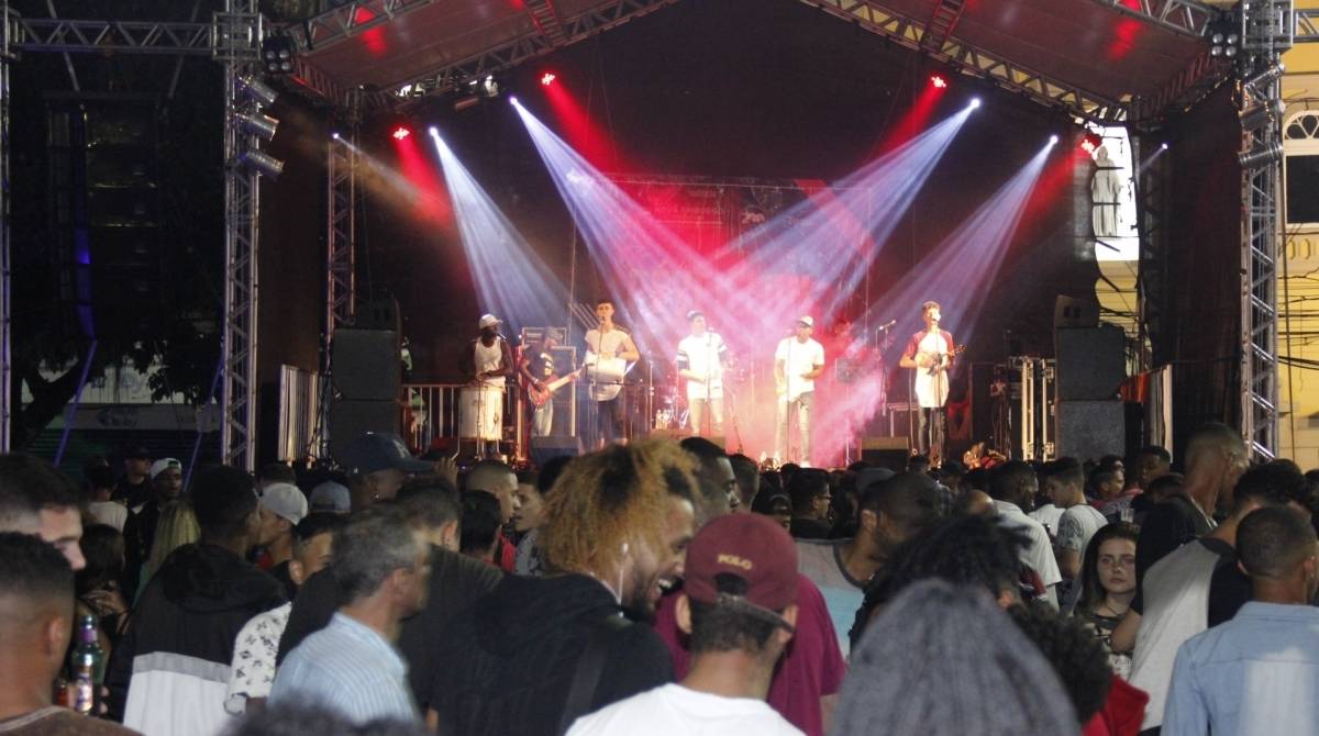 Em Nova Friburgo, moradores e turismo poder&atilde;o se divertir com festa pr&eacute;-R&eacute;veillon e Show da Virada