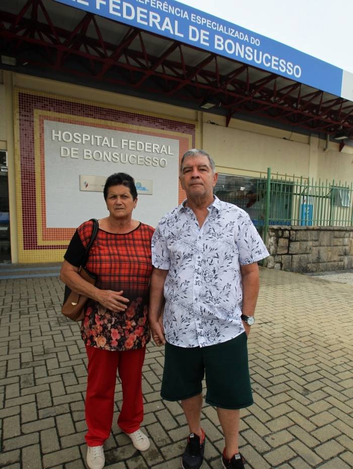 Paulo Cesar Corrêa de Holanda e a mulher foram buscar informações, no HFB, sobre a continuidade do acompanhamento médico                      
