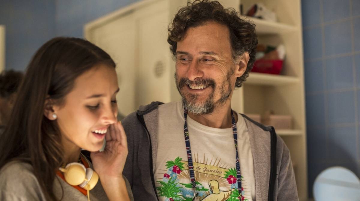 Durval escuta conselho de Thelma e procura Carol - Divulgação / TV Globo