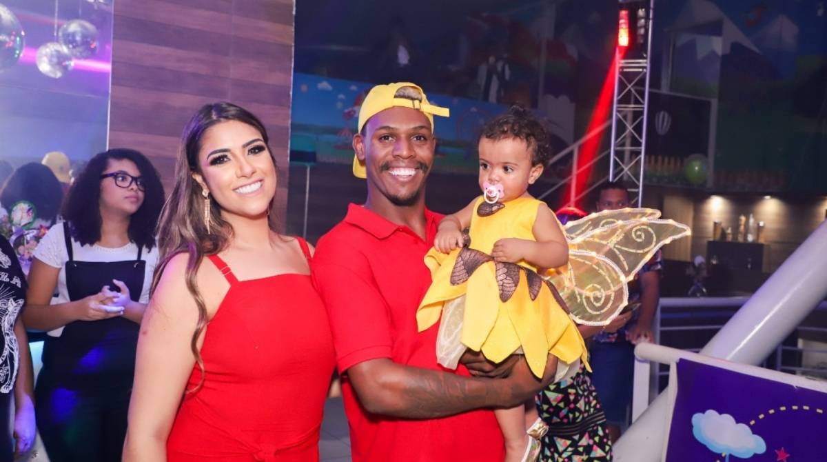 Mc Kekel faz festÃ£o para celebrar um ano da filha 