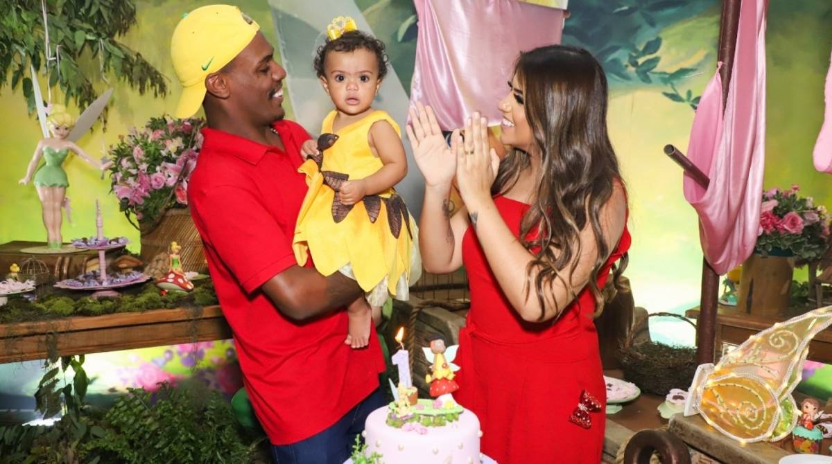 Mc Kekel faz festão para celebrar um ano da filha 