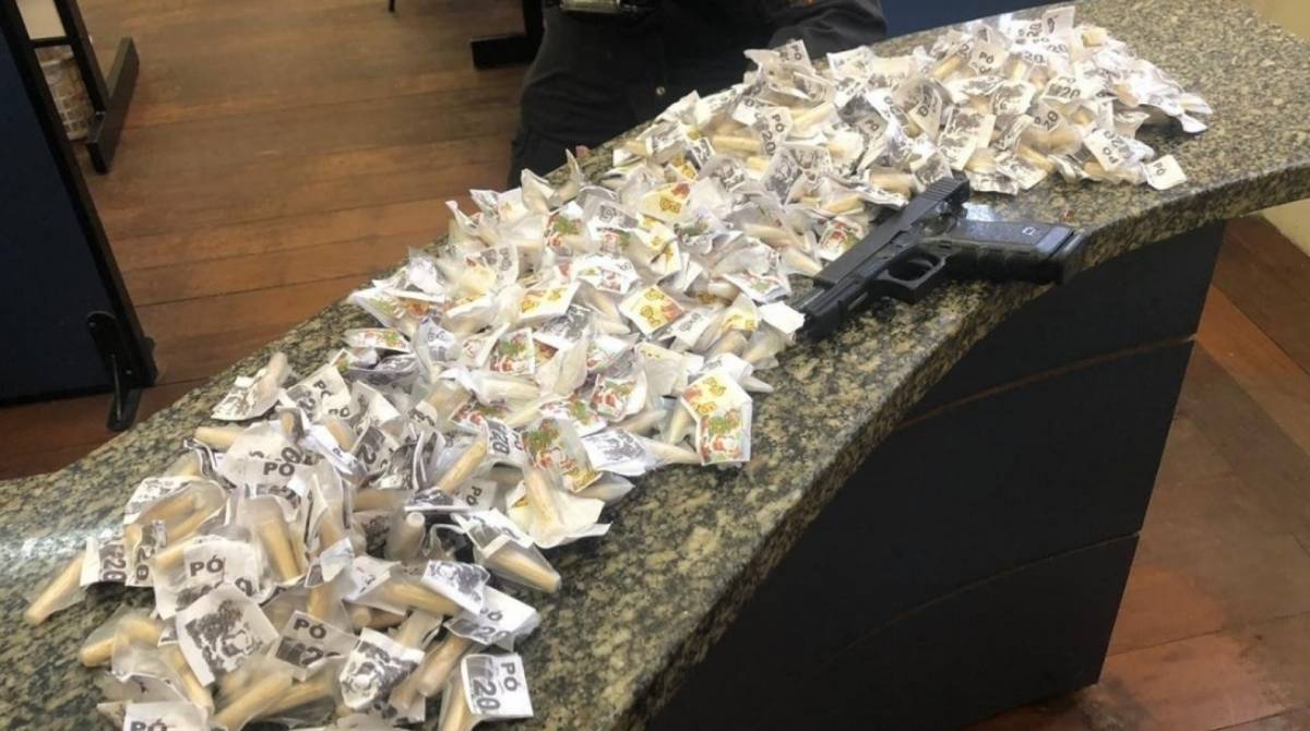 Material apreendido com dupla de criminosos em NiterÃ³i - PolÃ­cia Militar / DivulgaÃ§Ã£o