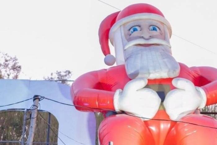 Papai Noel gigante pesava mais de 200 kg