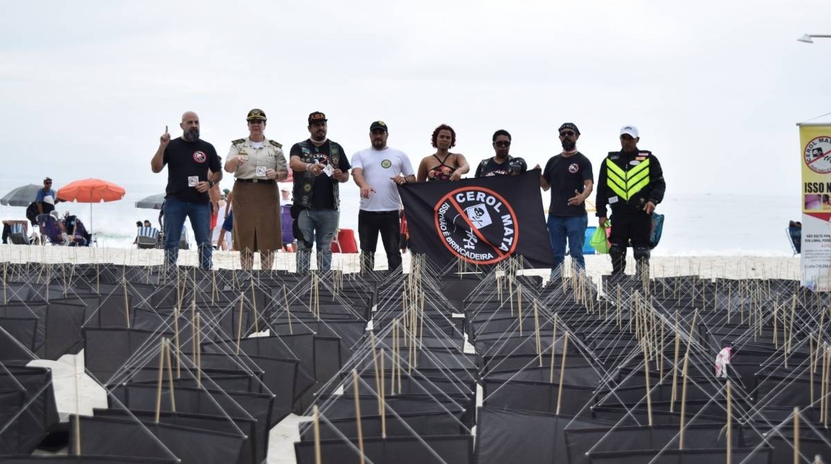 Ato contou com a instalaÃ§Ã£o de mil pipas pretas, na altura do Posto 5, em memÃ³ria das vÃ­timas das linhas cortantes