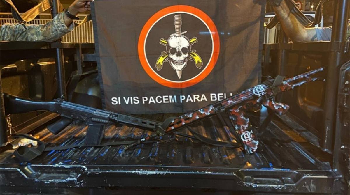 Chefe do tráfico do Morro da Coroa, em Santa Teresa, é morto em operação do BOPE. Dois fuzis foram apreendidos na ação - Divulgação / PMERJ