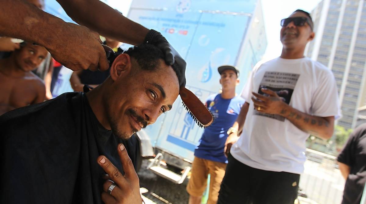 Rio de Janeiro 15/12/2019 - Ex morador de rua Leo Motta volta ao Largo da Carioca onde morou para fazer uma ação Social com moradores de rua. Na foto acima O Marcos Evandro de Oliveira. Foto: Luciano Belford/Agencia O Dia