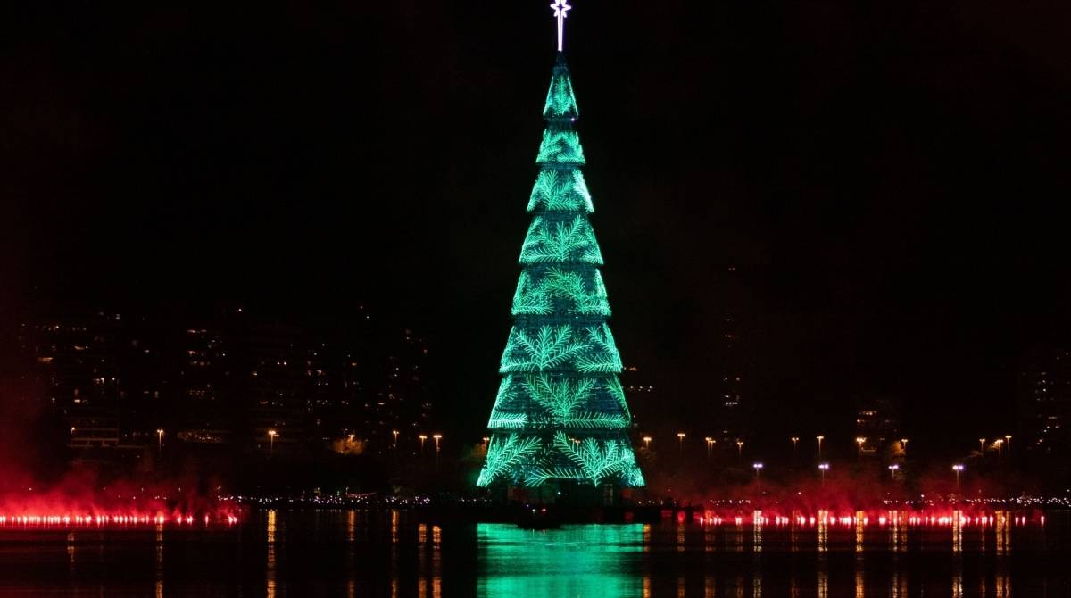 14/12/2019 - AGÊNCIA DE NOTÍCIAS/PARCEIROS - Inauguração da Árvore de Natal na Lagoa Rodrigo de Freitas, Zona Sul do Rio, no último sábado (14). Fotos: Mauricio Pingo/Parceiro/Agência O Dia