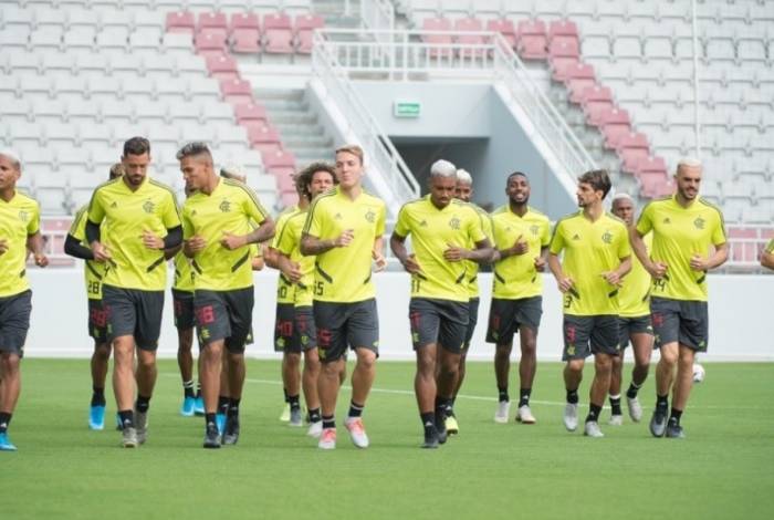 Jogadores do Flamengo fazem treinamento
