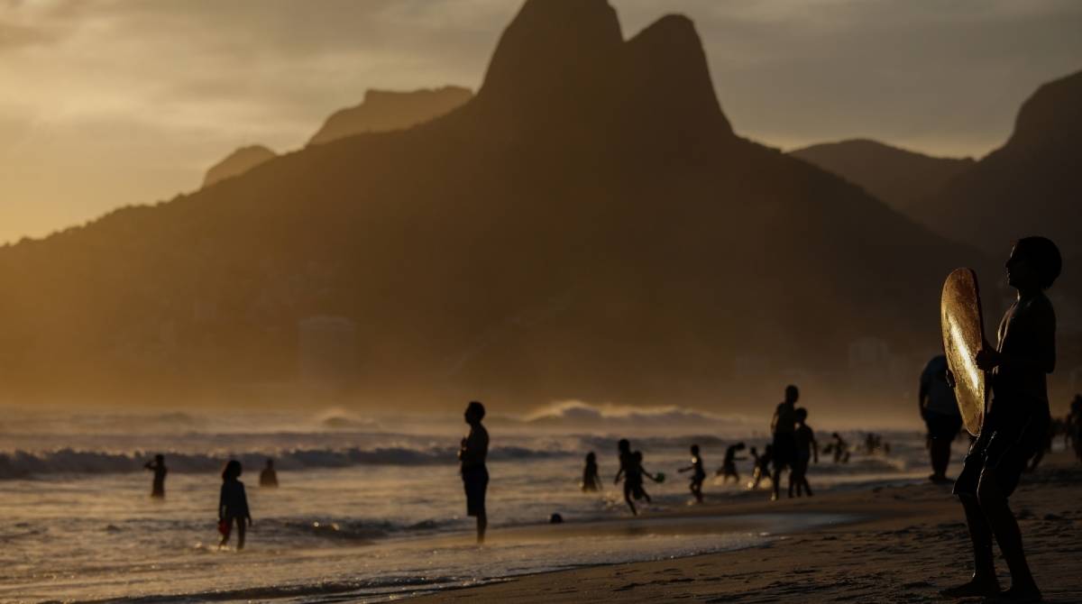 &Uacute;ltimo domingo do ano ser&aacute; de sol no Rio (Foto: Arquivo) - David Gannon / AFP