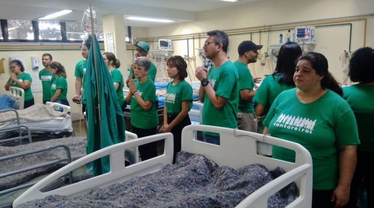 Eles se apresentaram em enfermarias e no CTI