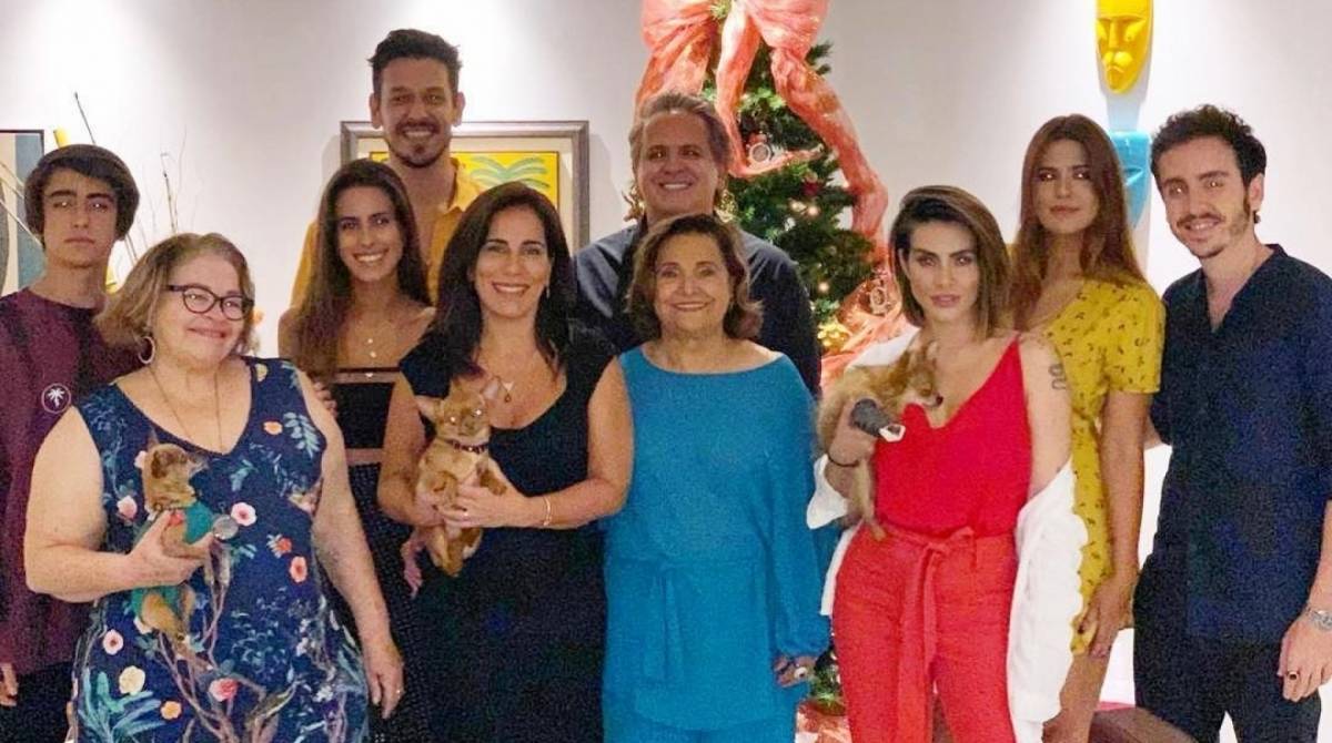 Gloria Pires durante momento em família