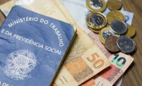 Congresso aprova salário mínimo de R$ 1.294 para o próximo ano