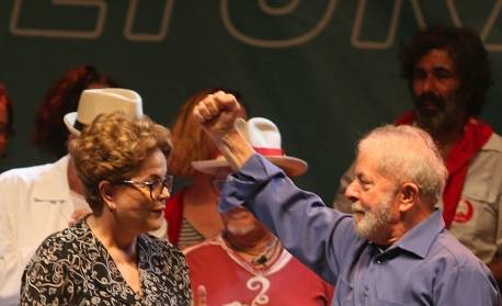 Juíza decide extinguir ação que cobrava indenização de Lula e Dilma por obra em refinaria
