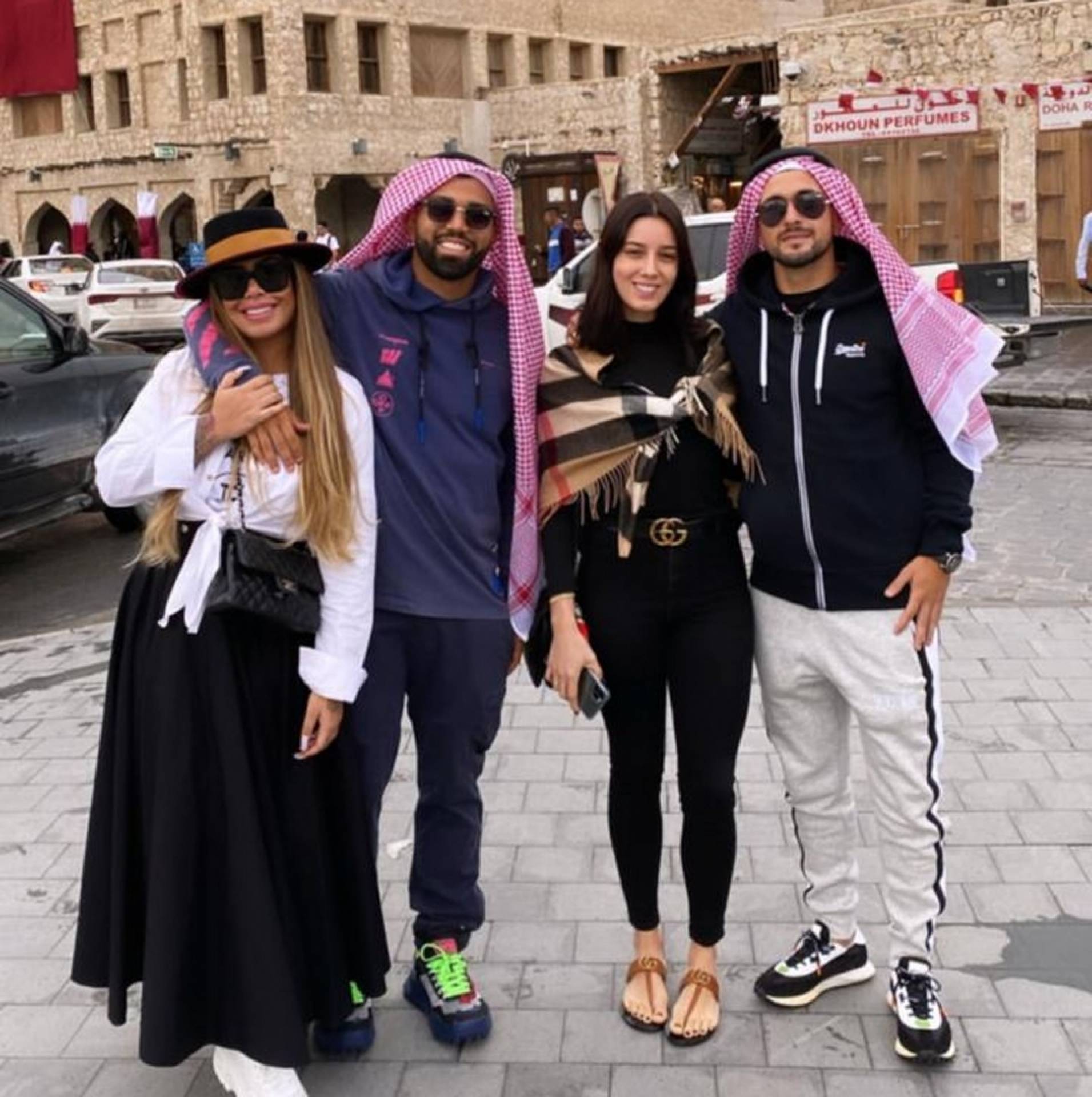 Gabigol e Arrascaeta do Flamengo passeiam em Doha