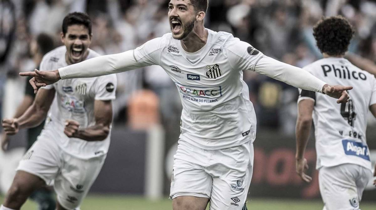 O zagueiro Gustavo Henrique, de 26 anos, foi um dos destaques do Santos, vice-campeão brasileiro: ele chega para brigar por uma vaga no time
