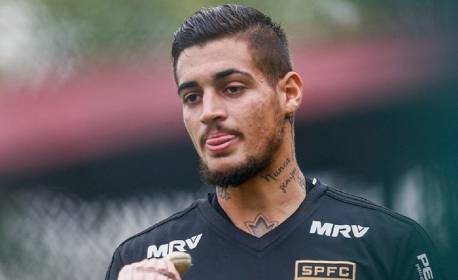 Vídeo: ex-goleiro do São Paulo é expulso de final por imitar jogadores do Flamengo