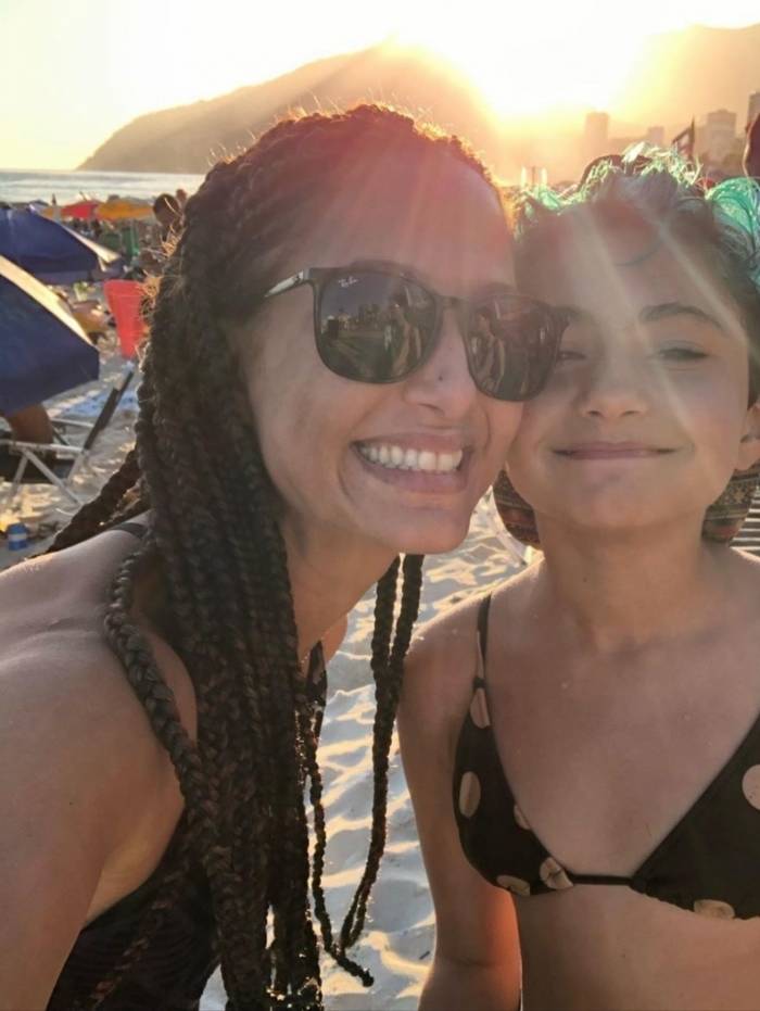 Camila Pitanga conta que ela e a filha vão passar o Natal em família