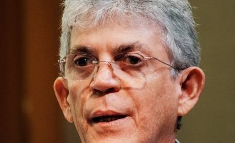 Ex-governadores e viúvas alegam 'estado de vulnerabilidade' e pedem volta de pensão