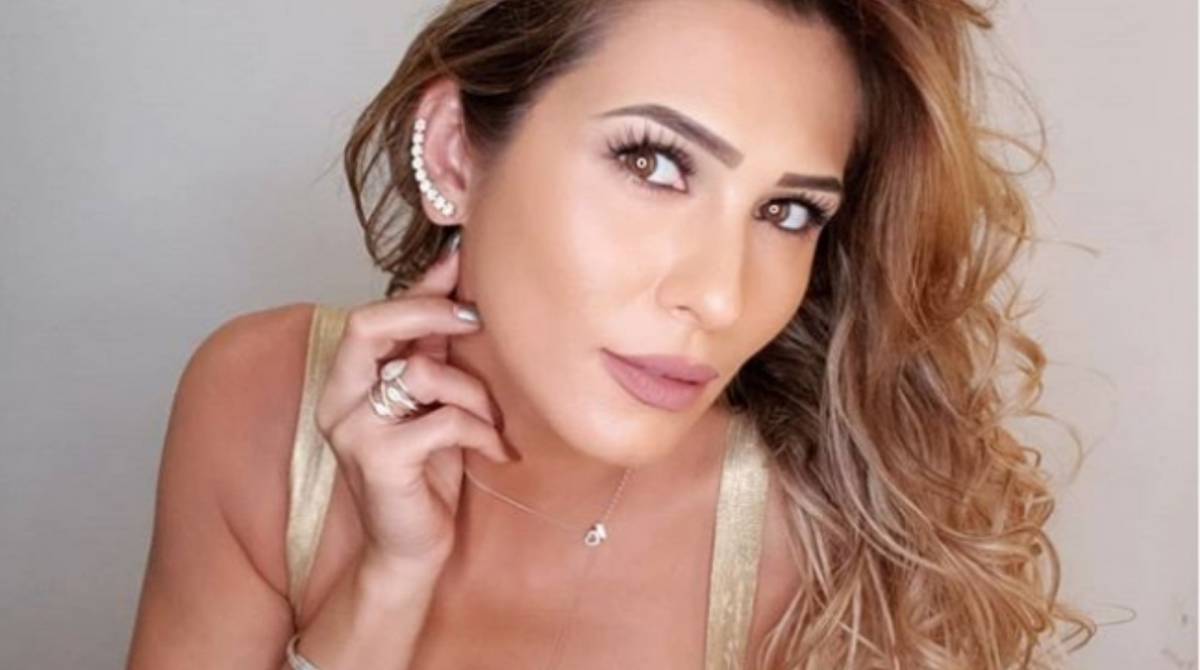 L&iacute;via Andrade

