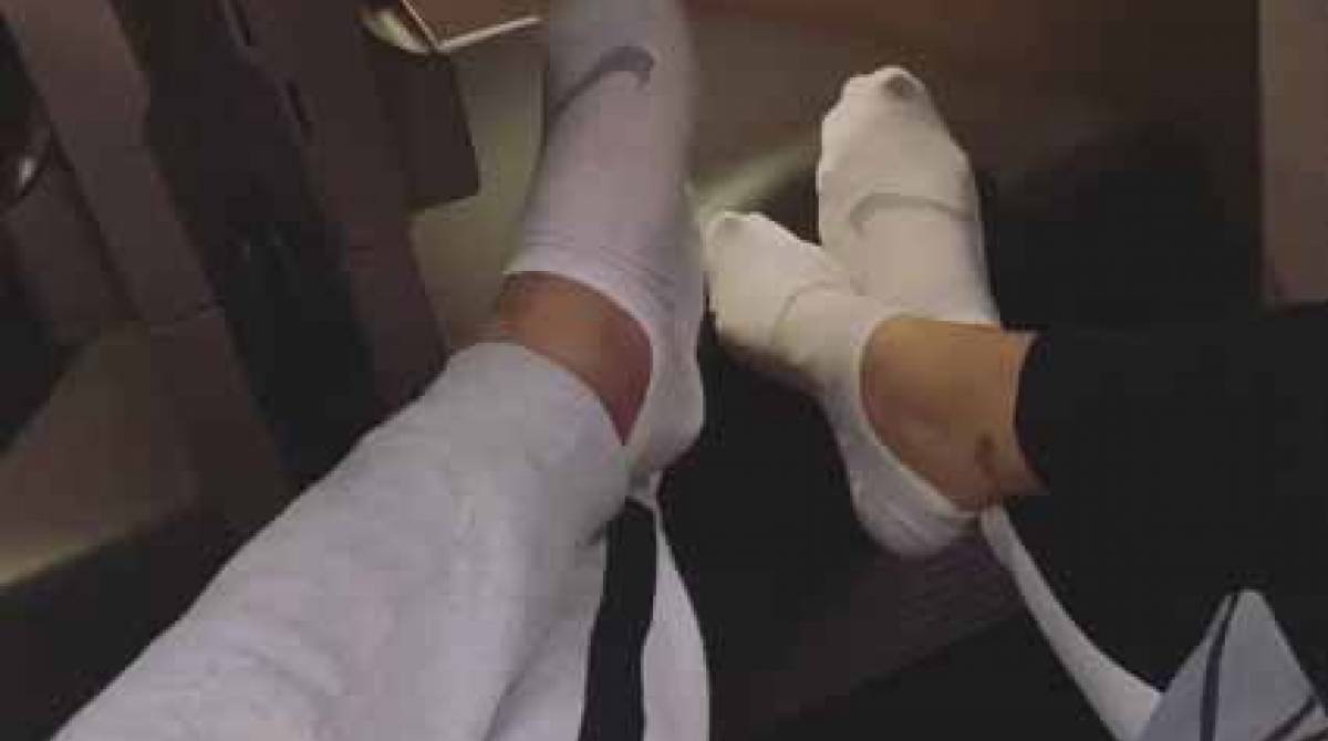 Arrascaeta faz foto em jatinho depois de deixar o Catar